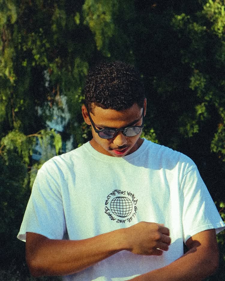 T-Shirt "Out Off This World"